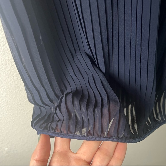 Anthropologie Navy Petal Pleated Blouse by Leif Notes Sz 4 - Picture 5 of 9